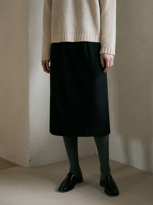 Plain wool skirt