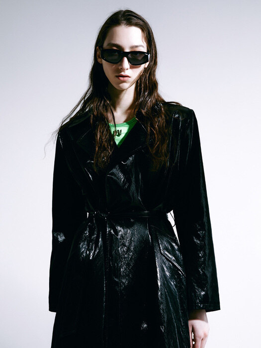 V-cut-out glossy coat (black)