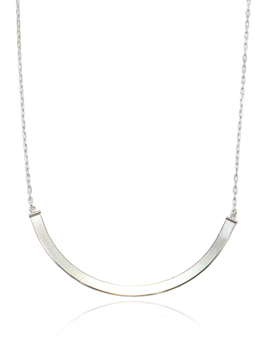 Sleek U Line Silver Necklace In389 [Silver]
