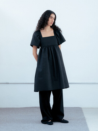 Square-Neck Backless Dress_Black