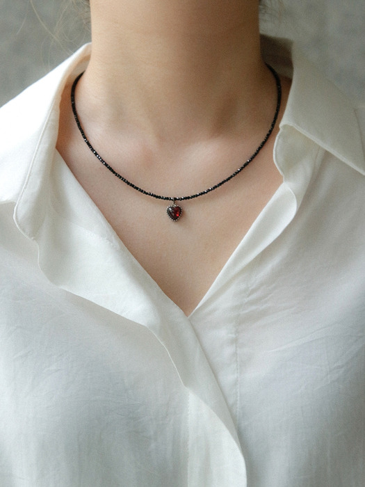 Black Spinel Gemstone Heart Necklace N01134