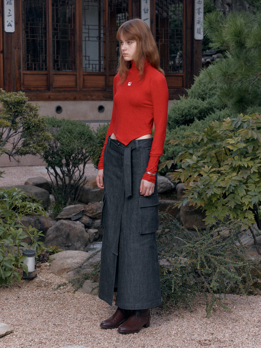 ANTONI Embroidered Unbalanced Hem Cropped Turtleneck Top_Red