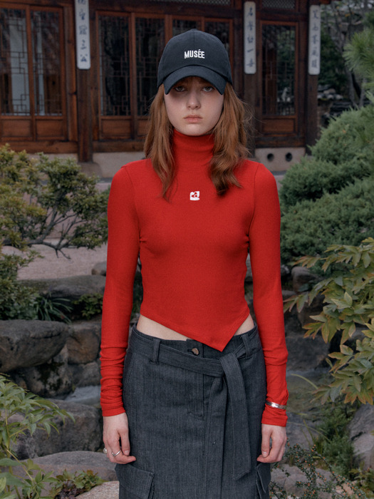 ANTONI Embroidered Unbalanced Hem Cropped Turtleneck Top_Red