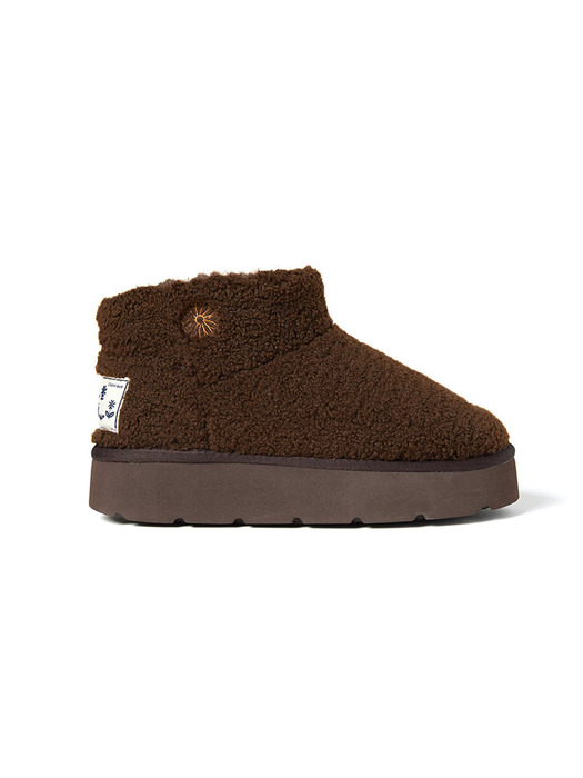 BOUCLE UGG BOOTS_BROWN