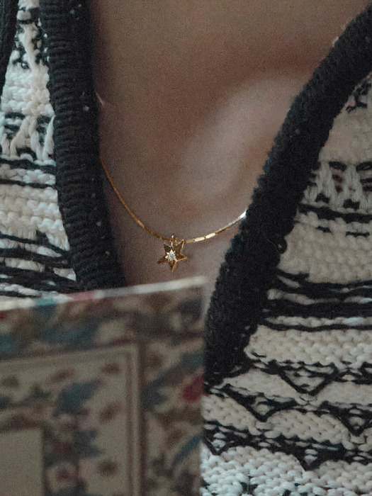 Etoile Necklace