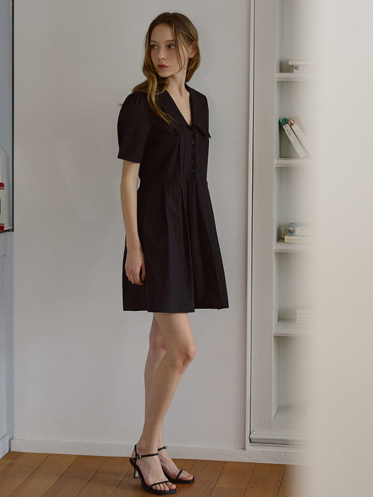 Collar Pleats One-Piece [Black]