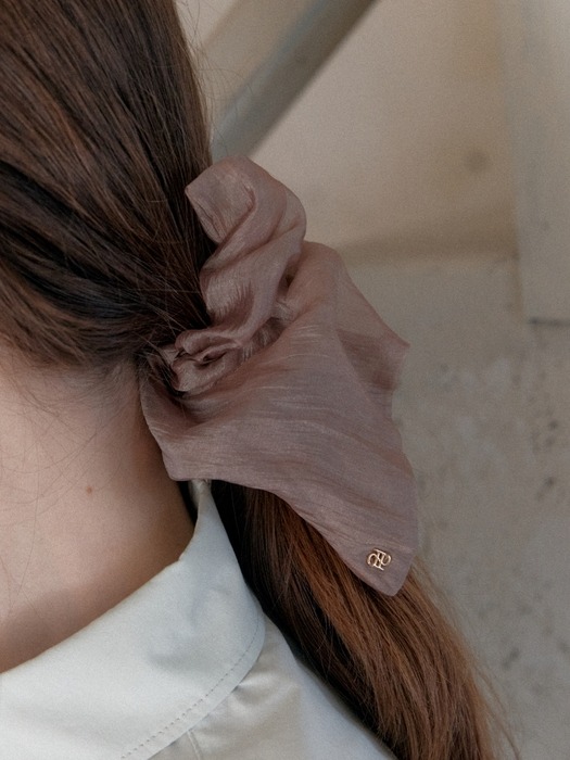 oganza square scrunchie - brown