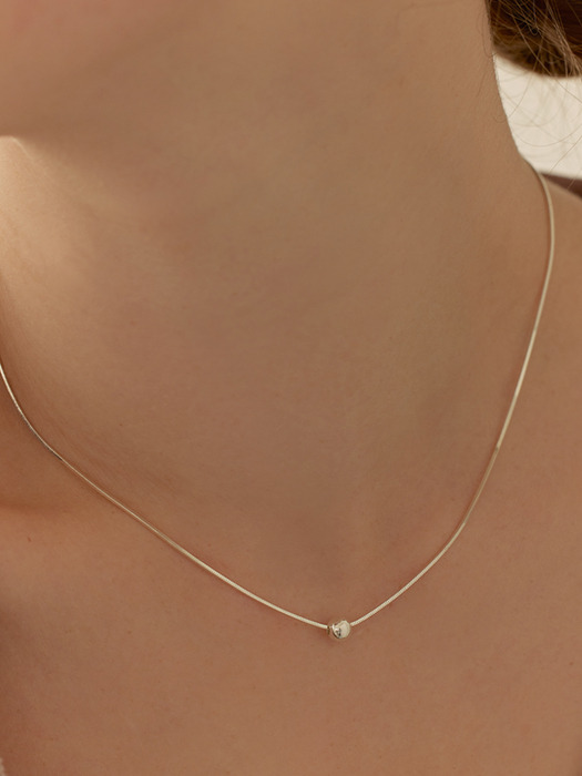 [연말 스페셜 6mm+10mm 진주귀걸이 증정][925 silver] One ball shining necklace