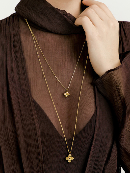 Clover long Necklace (Gold)