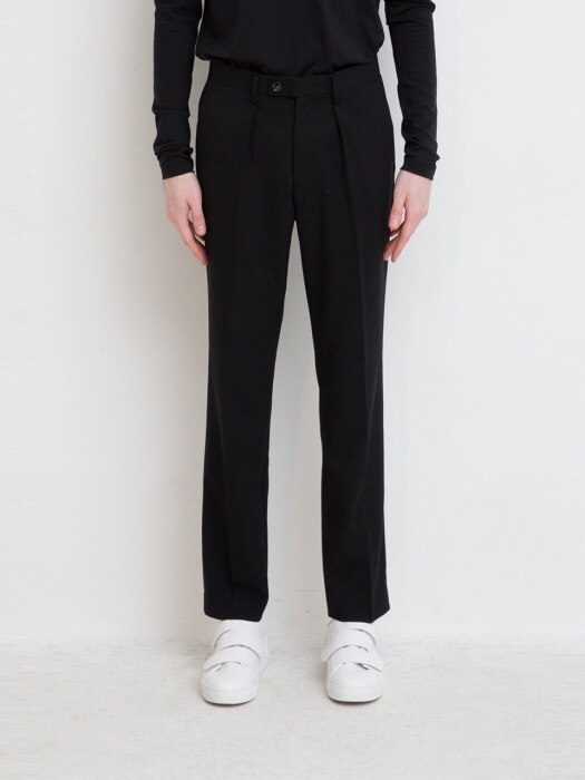 Straight-Leg Trousers - Black