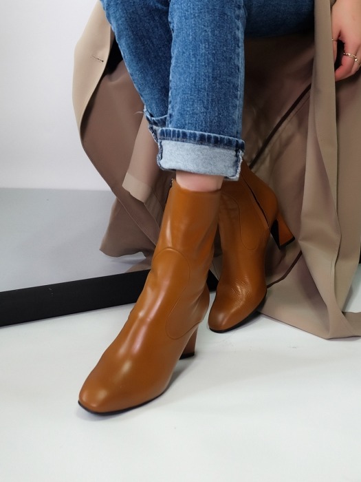 Unique Middle boots
