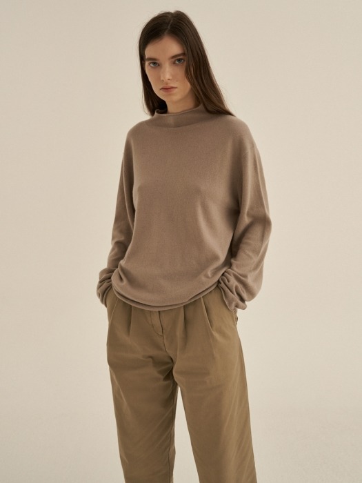 windy turtle neck knit top