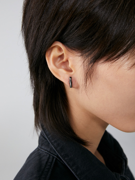 SWERVING earrings(BLACK)