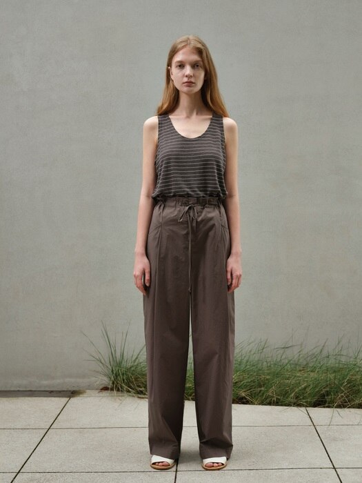 string pants (brown)