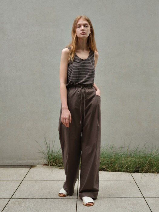 string pants (brown)