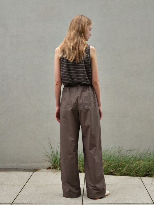 string pants (brown)