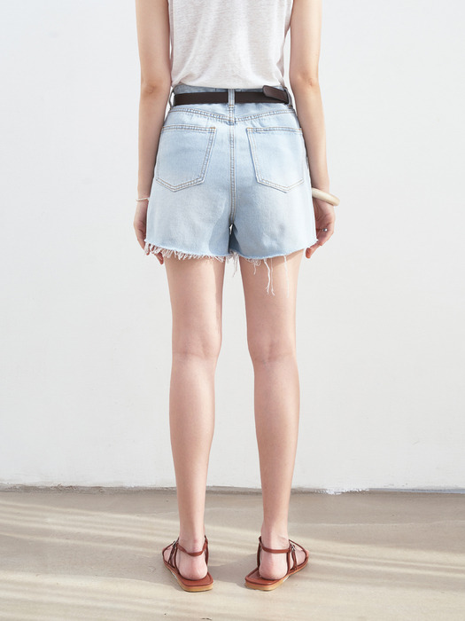 NATURAL CUTTING DENIM SHORTS