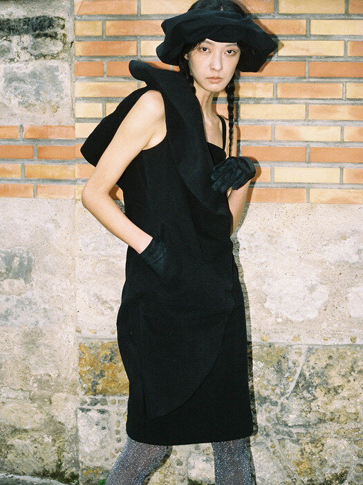 Petal Black Dress  페탈 블랙드레스