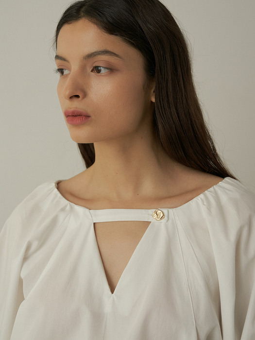 comos418 v-neck puff raglan blouse (white)