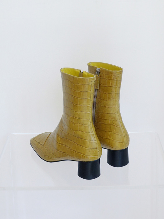 Square patches boots Yellow