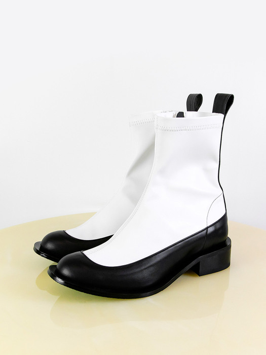 Almond stretch ankle boots | white