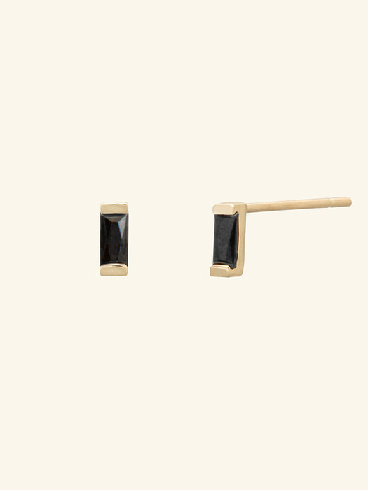 14k Gold Baguette Cubic Stud Earrings (14k 골드) a08