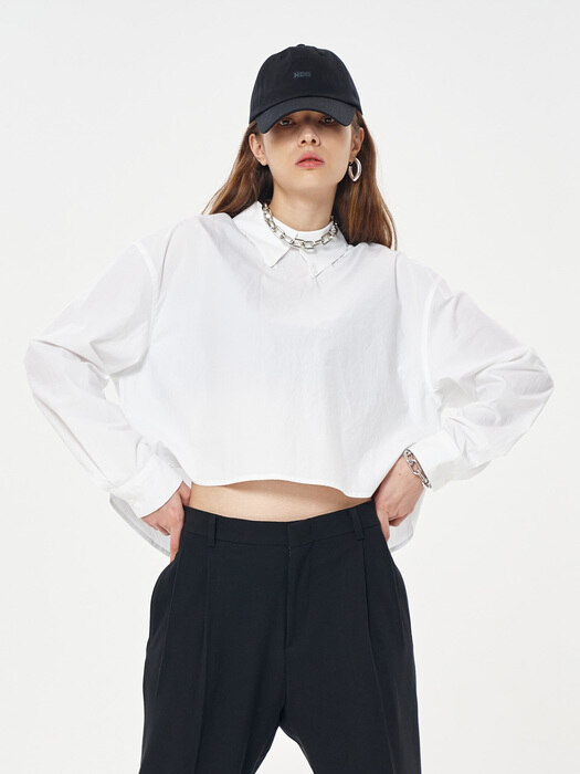 OVER FIT EMBROIDERY REVERSE W/S CROP WHITE SHIRT