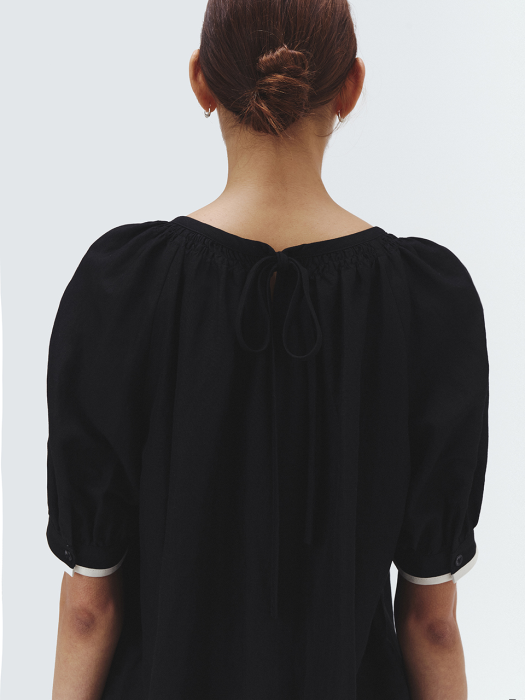 TRIMMED SHIRRING BLOUSE BLACK_UDBL1E211BK