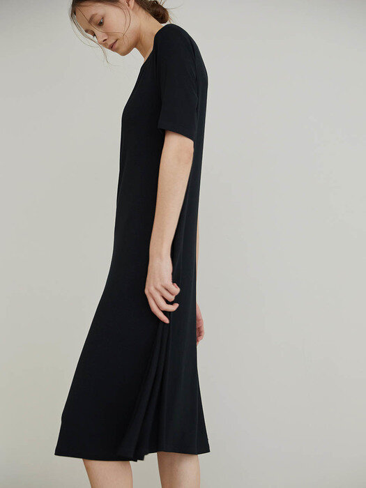 하프립넥 드레스 - 블랙