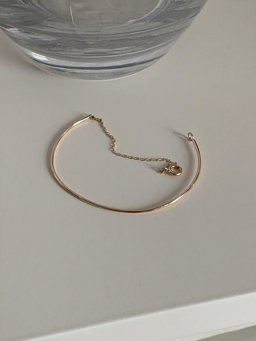 14k Essential Bangle