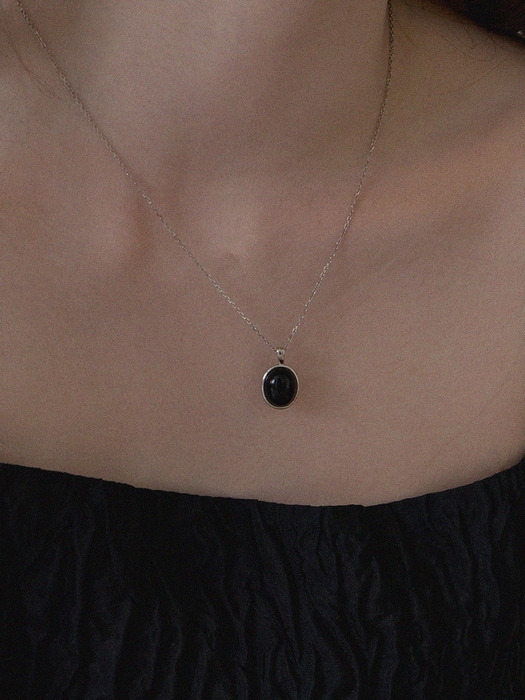 Onyx circle necklace