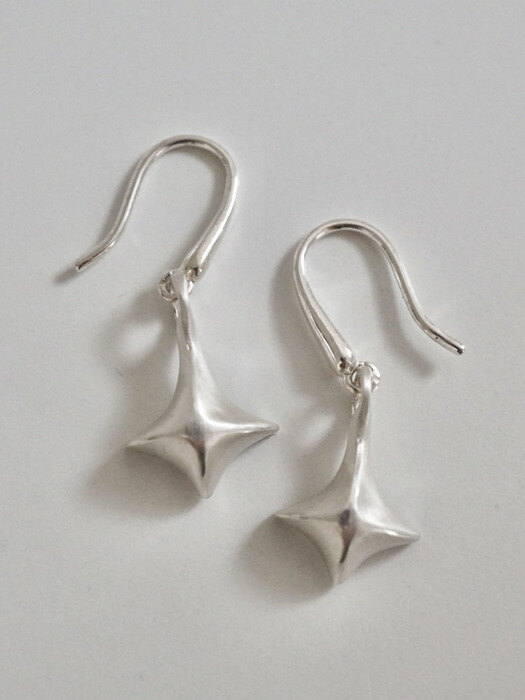 one pointed sway earring