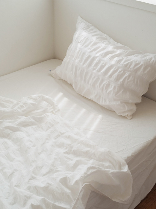 White ripple blanket