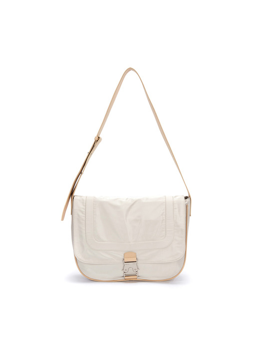 BIG BUCKLE BAG IN WHITE