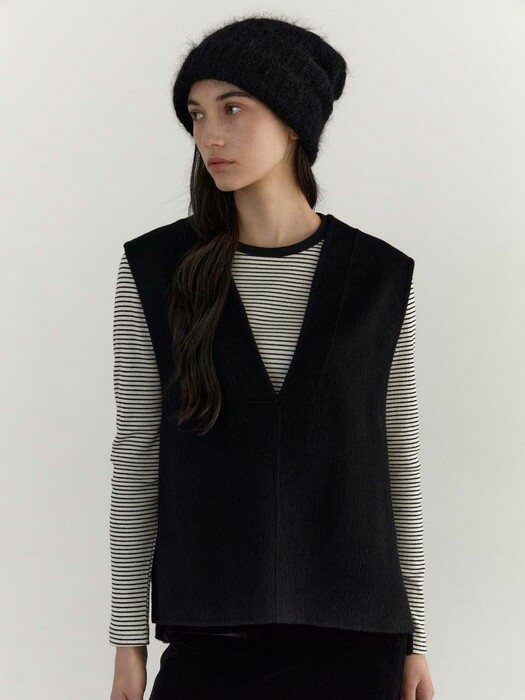 handmade wool lovy vest-black