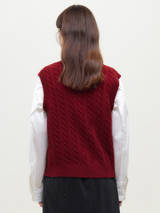 WD_Red cable knit vest
