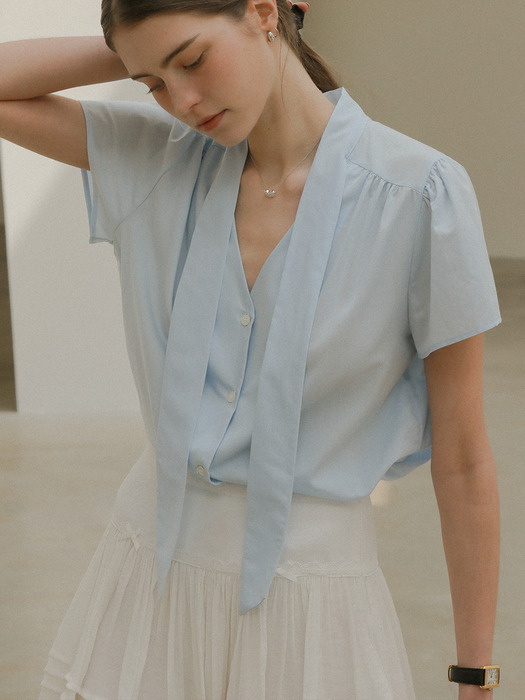 Tie collar shirring short sleeve blouse_Sky blue