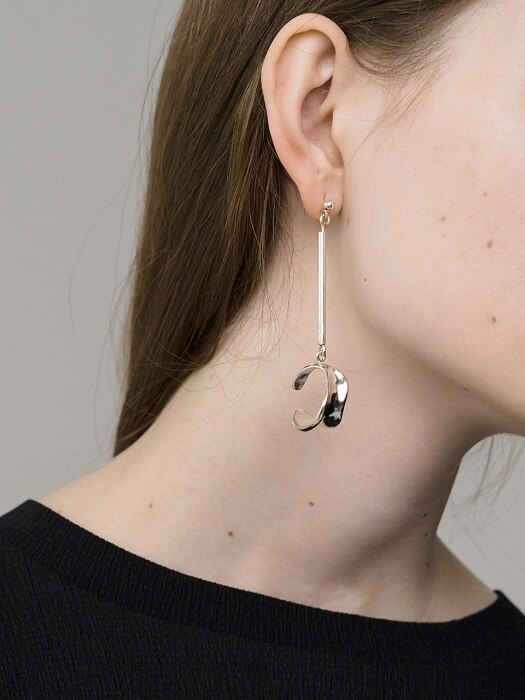 Wave drop earring