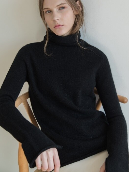 Cashmere Slit Turtleneck