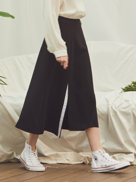 BLACK LINE UNBALANCE LONG SKIRT