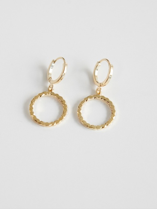 pressed gold chain hoop earrings