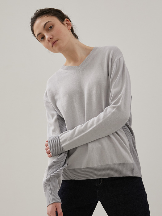 Color Block V-Neck Sweater (GREY)