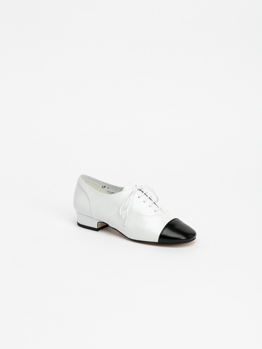 Cheney Lace-up Shoes in White and Black