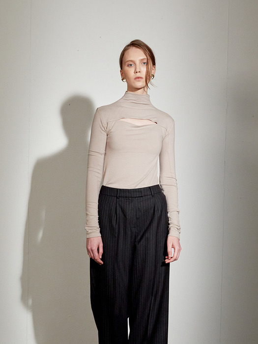 CUT OUT TURTLENECK GIMO TOP_BEIGE