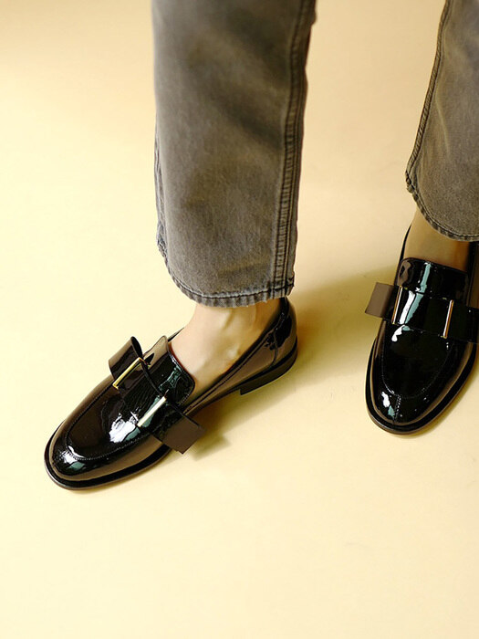 Dosoro Slip-on Loafers in Black Patent