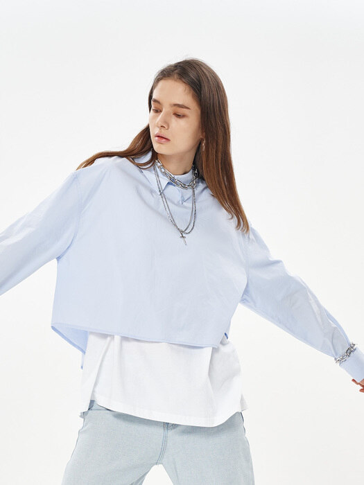 OVER FIT EMBROIDERY REVERSE W/S CROP BLUE SHIRT