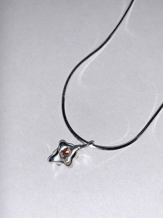 [단독] PROT NECKLACE (RED BEAN STONE)