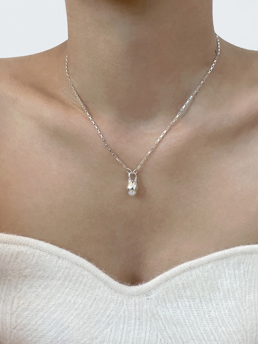 mini pearl necklace