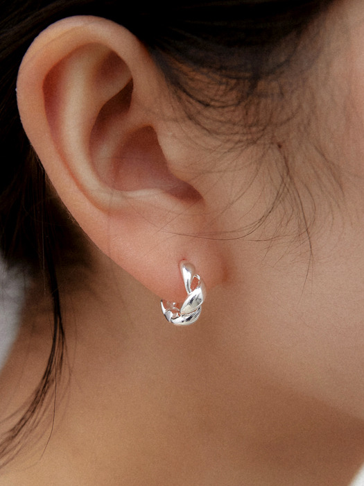 Curve earring