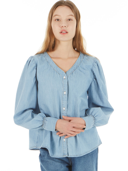 UP-181 V네크 퍼프소매 데님블라우스 라이트블루 _ V NECK PUFF SLEEVE DENIM BLOUSE LIGHT BLUE 